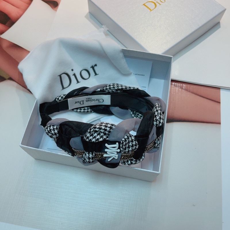 CHRISTIAN DIOR